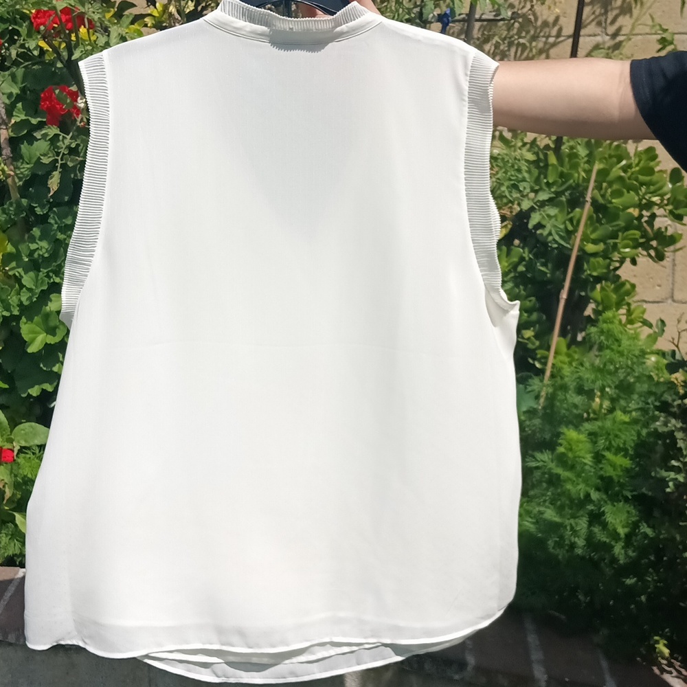 Blouse - Picture 2 of 3
